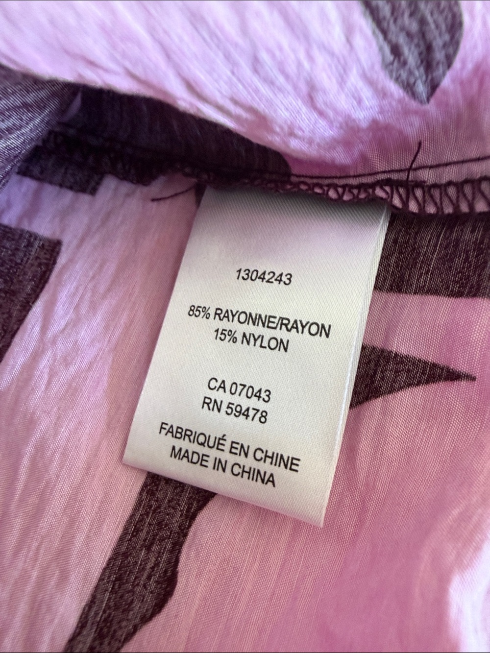 Rachel Zoe NWT Pink & Burgundy Abstract Floral Button-Down V Neck Top Small - Picture 7 of 7